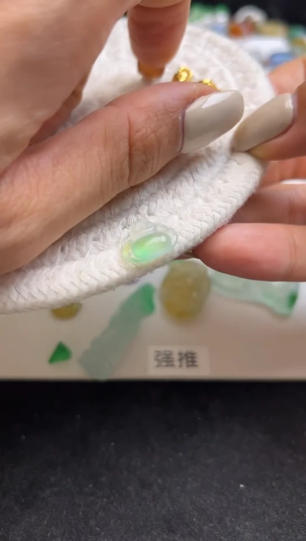 未镶嵌定制翡翠黄加绿佛公3500+350-lxh148