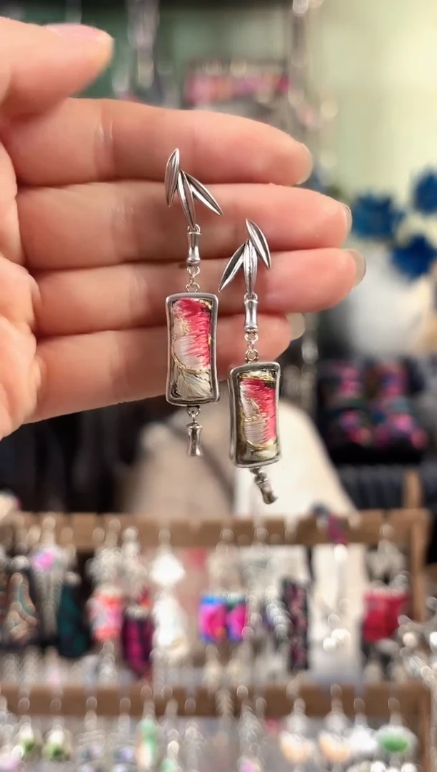 彩云南阁非遗老绣饰品193*