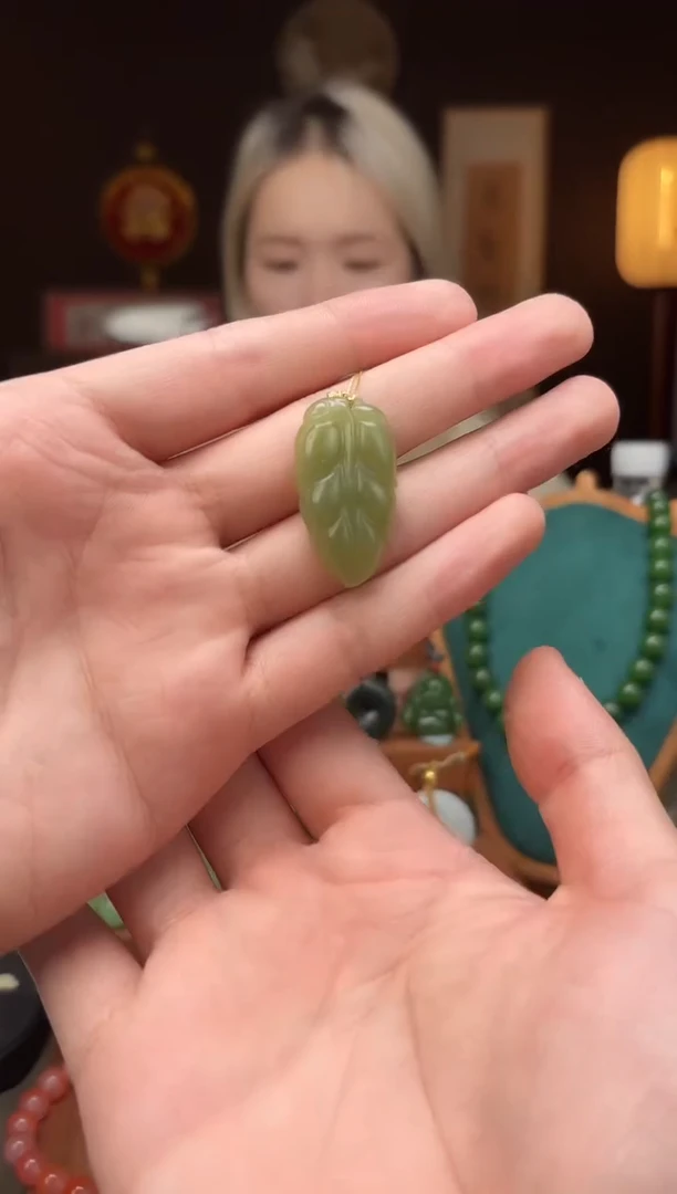 18K金镶嵌和田玉把件YAN30-叶子