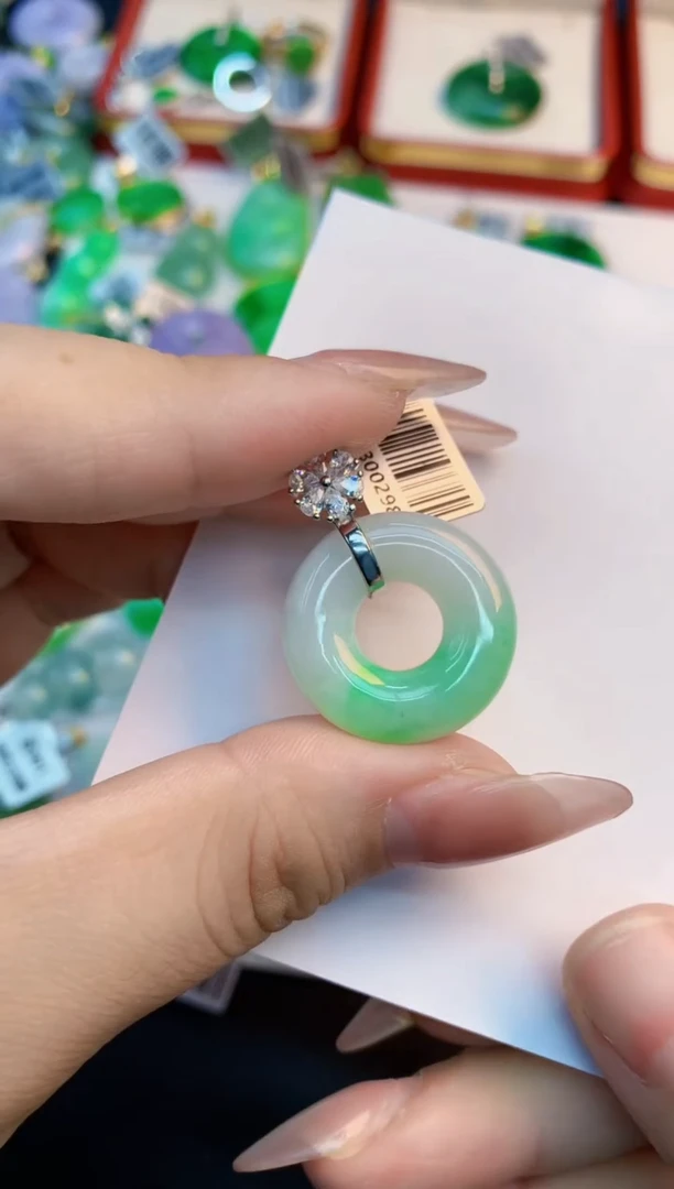 翡翠未镶嵌吊坠(不含链)1