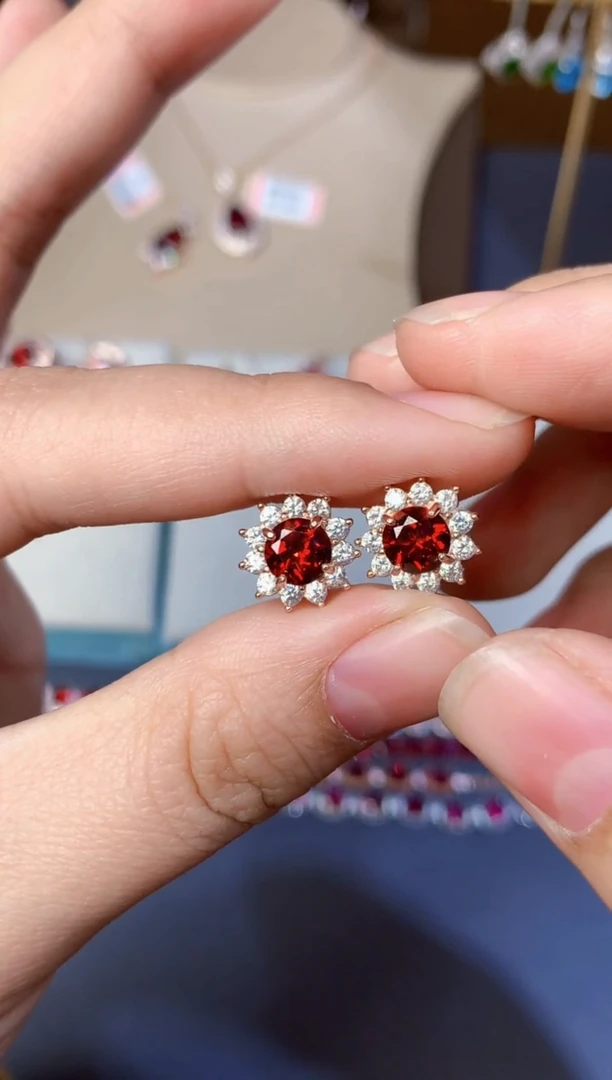 银S925镶嵌耳钉石榴石天然