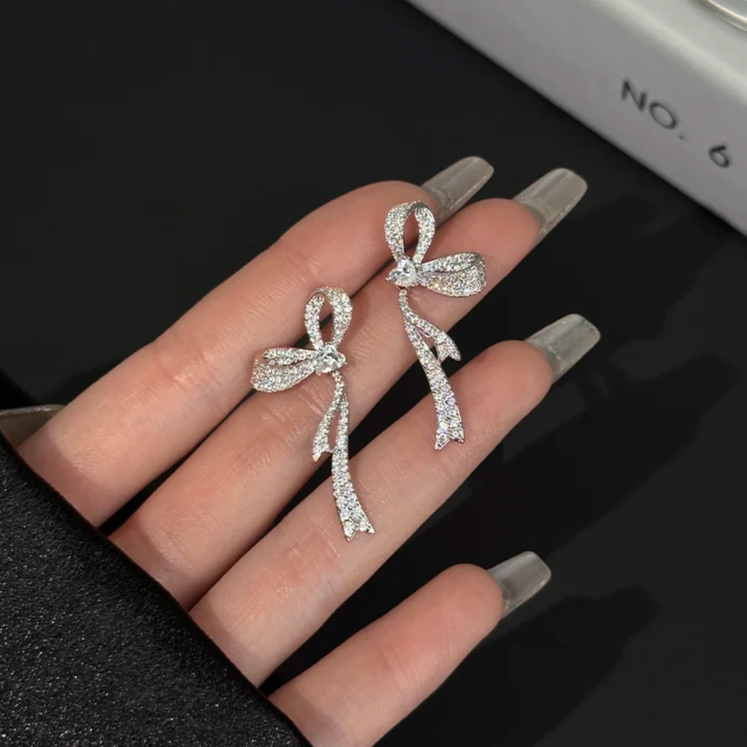 925银合成锆石耳饰 千金风蝴蝶结银色女耳钉百搭镶嵌饰品ins轻奢