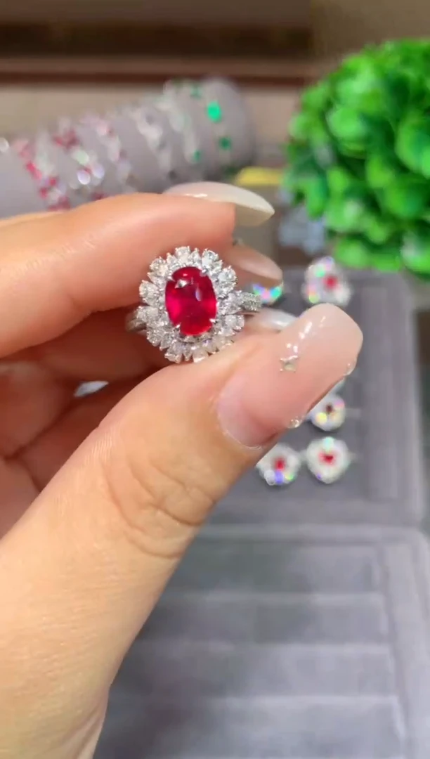 18K金镶嵌戒指红宝石1.54ct