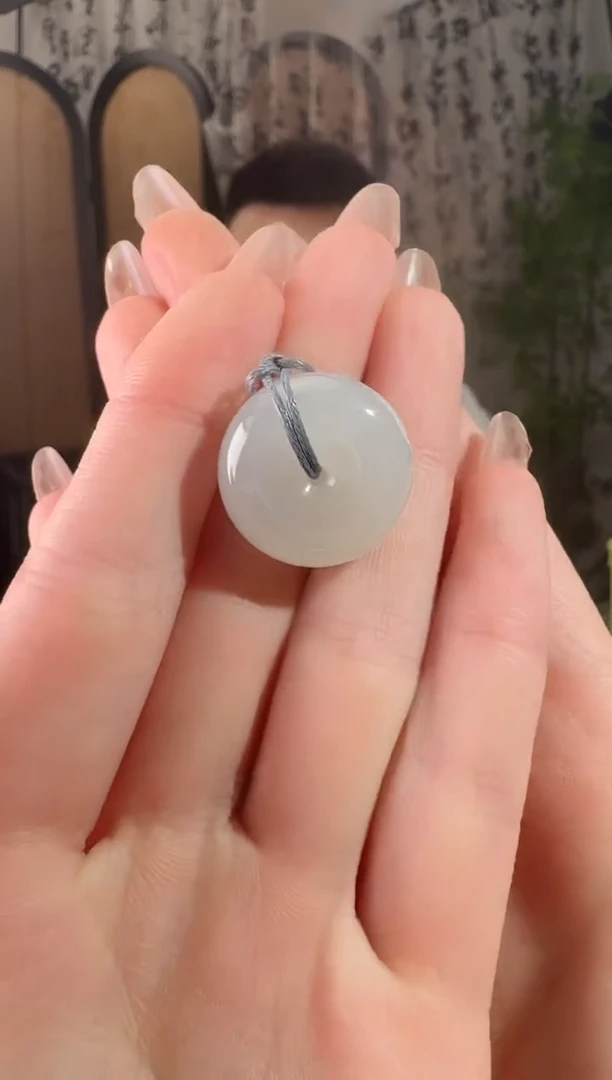 和田玉未镶嵌颈饰扣