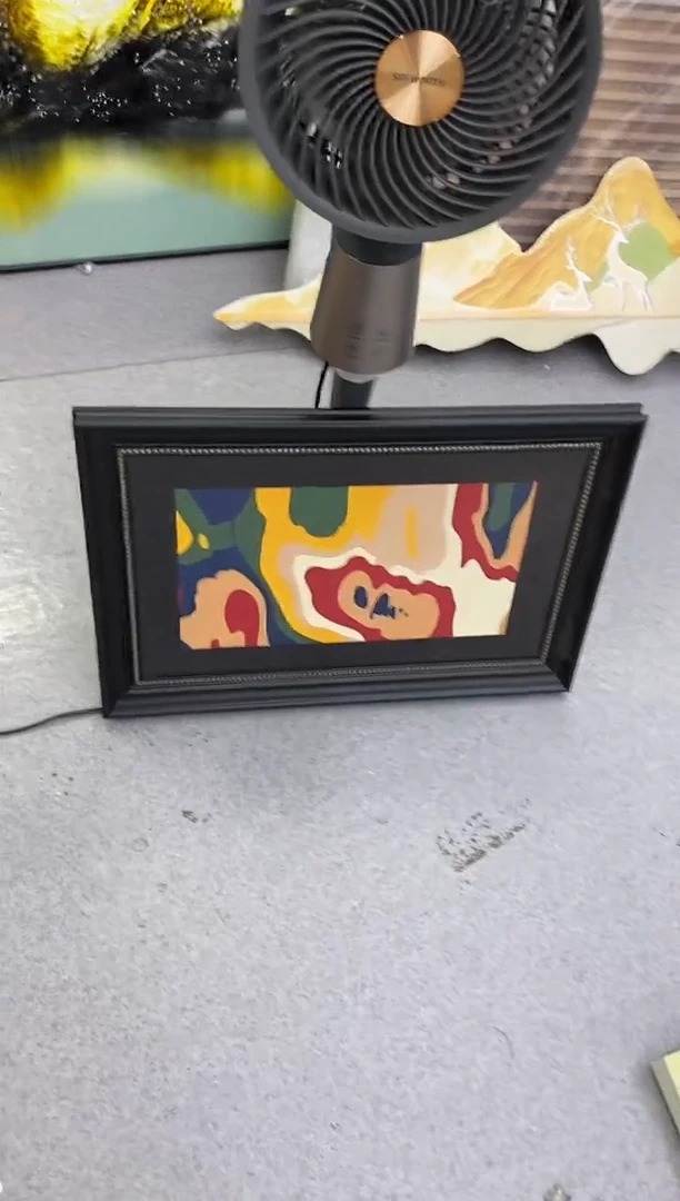 竖款?****?装饰画一副