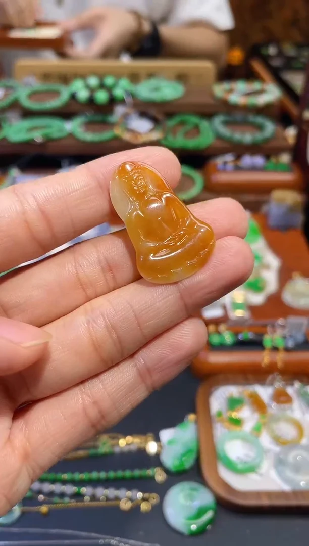 颈饰未镶嵌翡翠观音