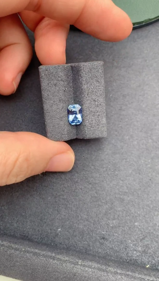 蓝宝石裸石未镶嵌1.6ct矢车菊  DG