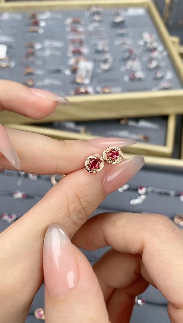 【闪购商品】红宝石耳饰18K金镶嵌耳钉