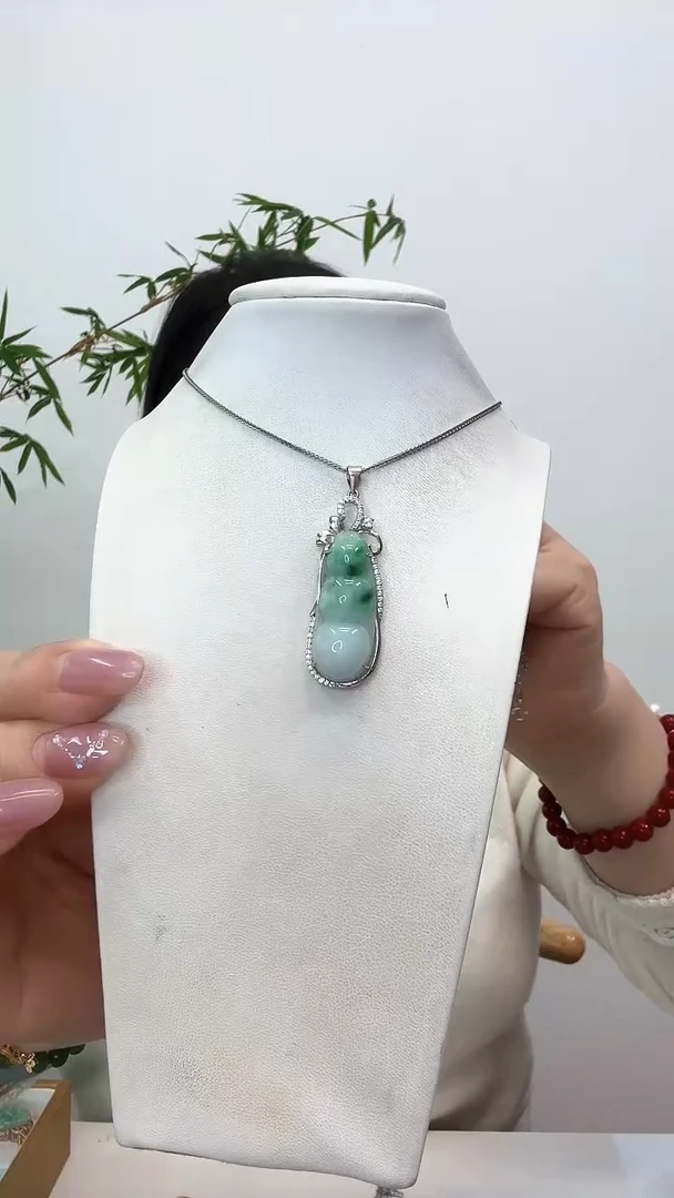 【闪购商品】翡翠吊坠(赠链)银S925镶嵌福豆