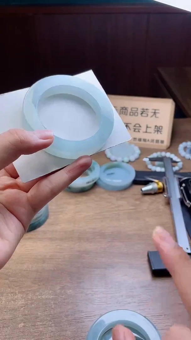 定制翡翠手镯未镶嵌爱**?定制