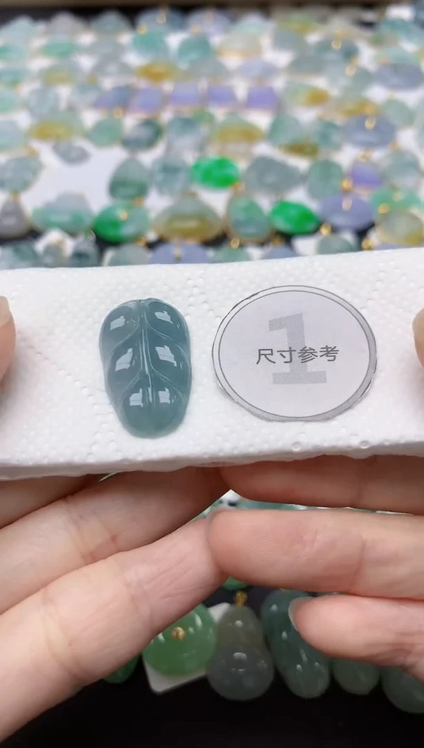 翡翠未镶嵌颈饰天然缅甸A货翡翠