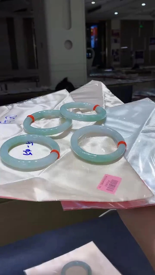 【大李珠宝】翡翠手镯多样性发其一kc---W225