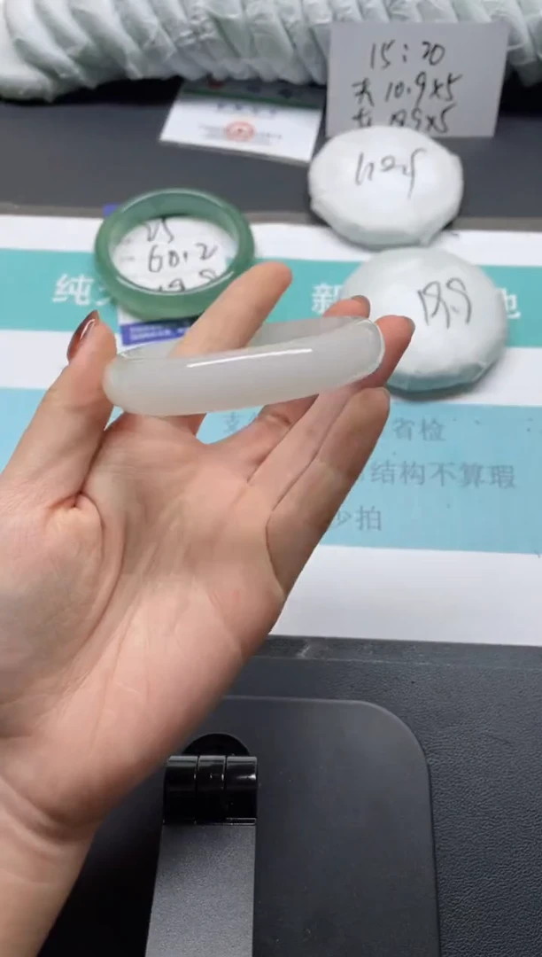 未镶嵌手镯石英质玉26-58