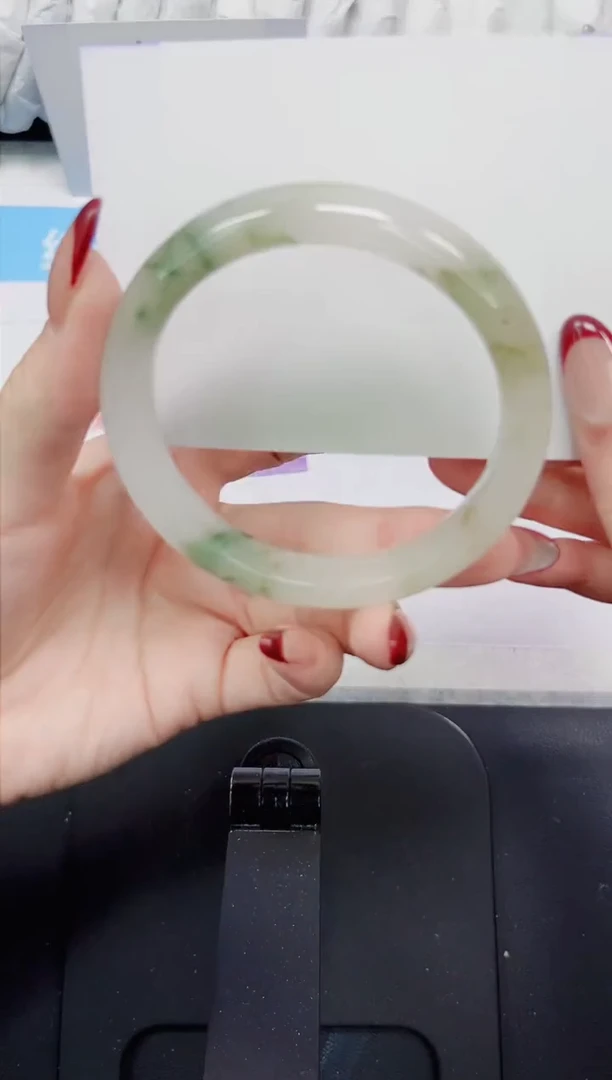 【闪购商品】石英质玉手镯未镶嵌207