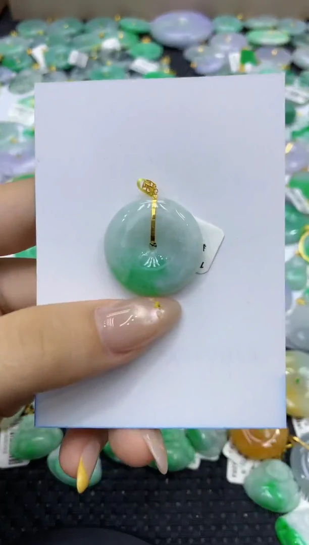 颈饰18K金镶嵌翡翠天然缅甸翡翠A货