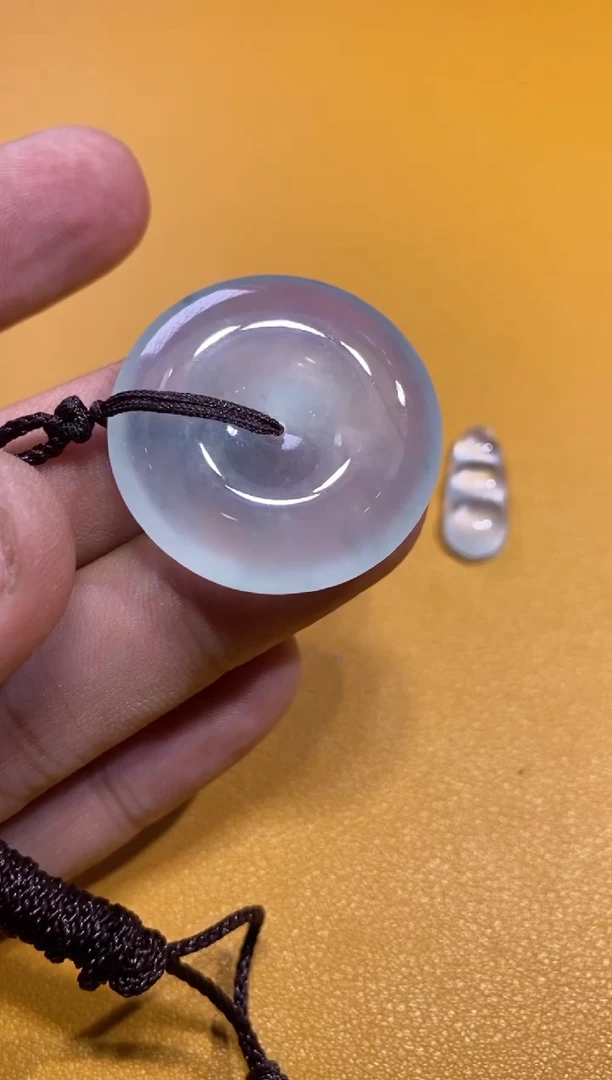 吊坠(不含链)未镶嵌翡翠扣子24800   31.2  6.1