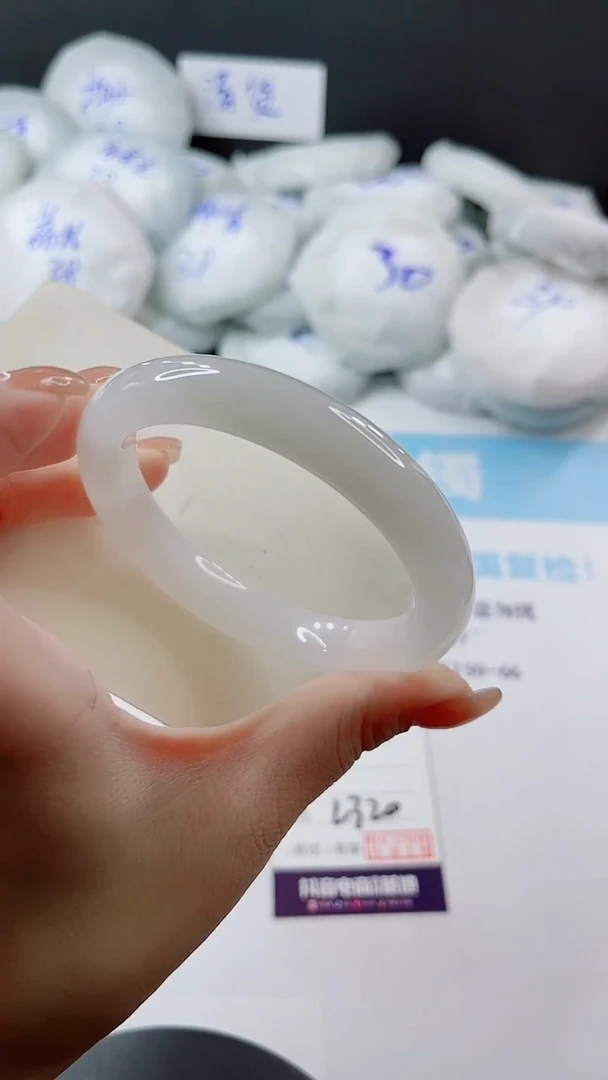 未镶嵌手镯石英质玉多样性发货L320