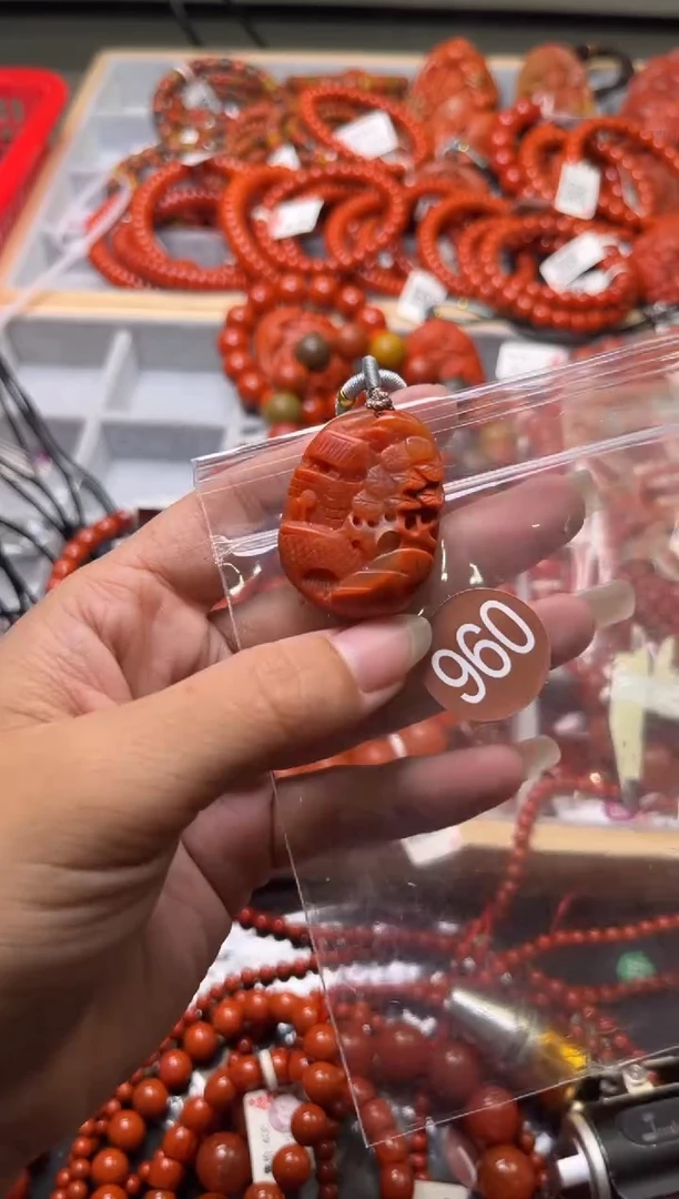 南红玛瑙未镶嵌珠宝奇石960