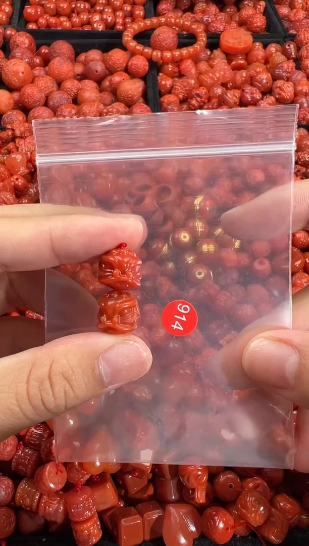 南红玛瑙未镶嵌颈饰1