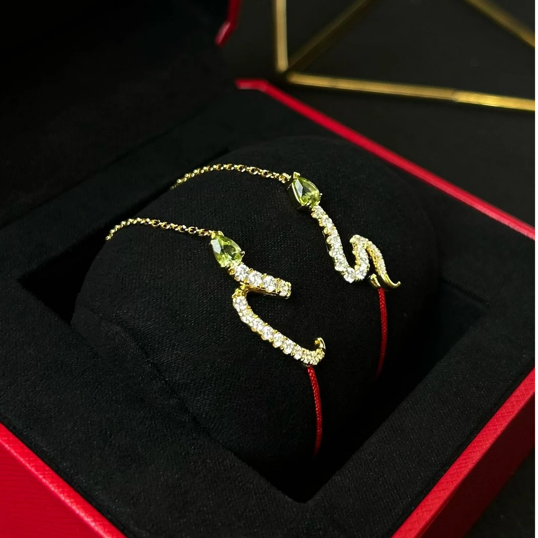 长白山天然橄榄石蛇年红绳手绳s925银镀金镶嵌宝石手链