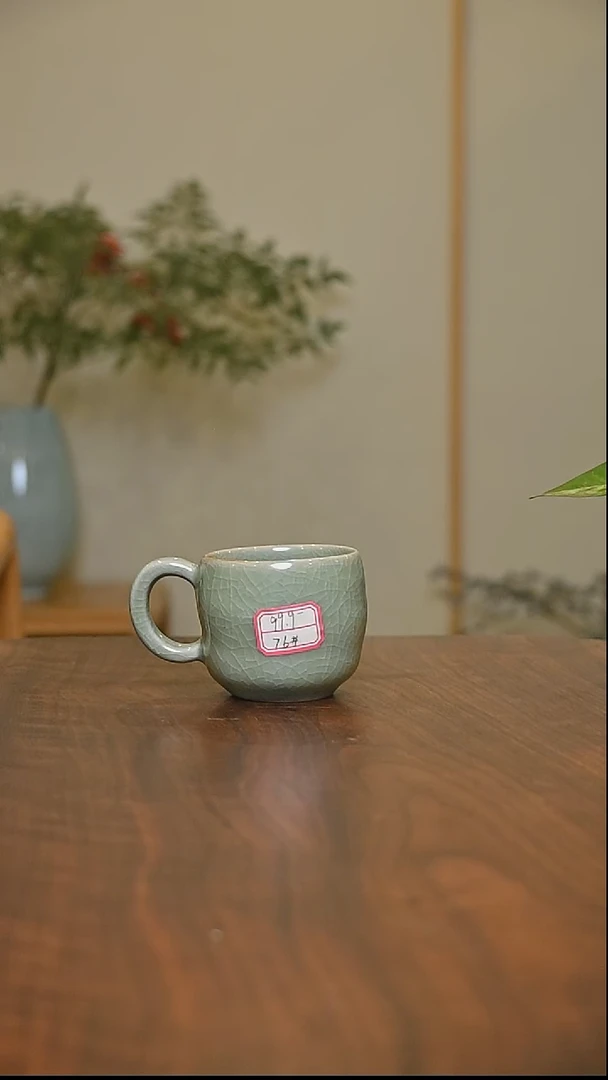 76#手捏杯 豆青釉 微瑕 朱家汝窑款
