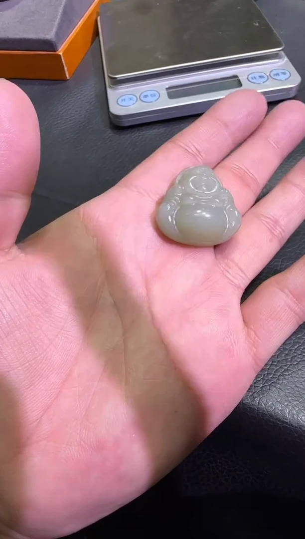 吊坠(赠链)未镶嵌和田玉且末近矿高清白宝宝佛（产地直发）