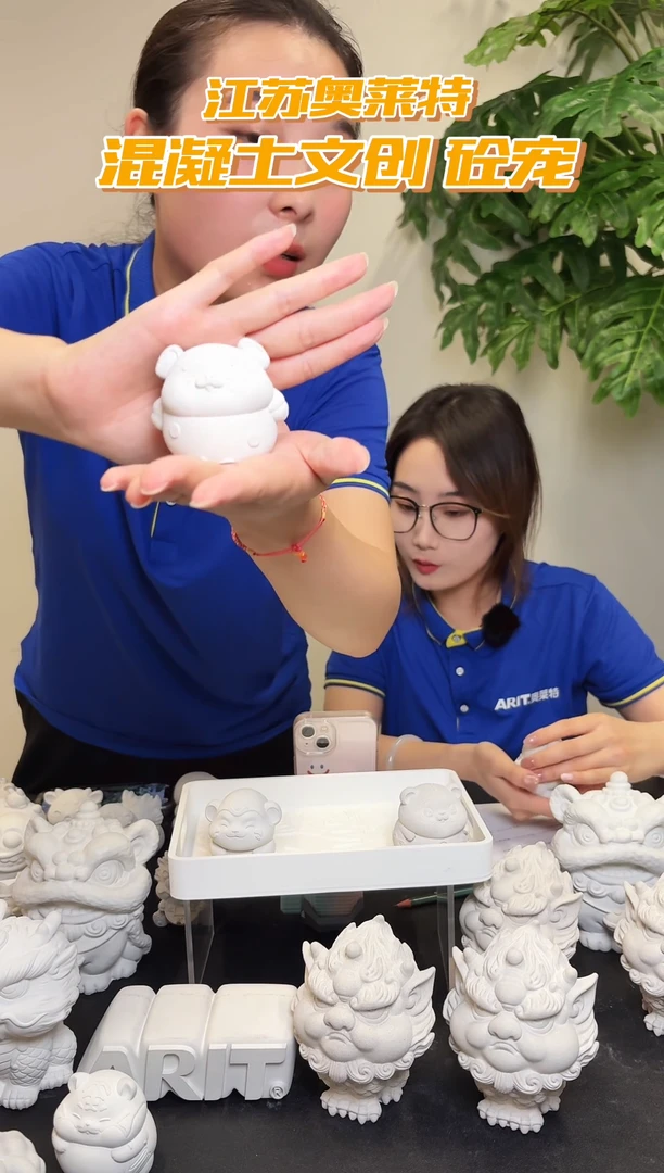 泥塑江苏奥莱特12生肖 猪 砼宠（带芯片）