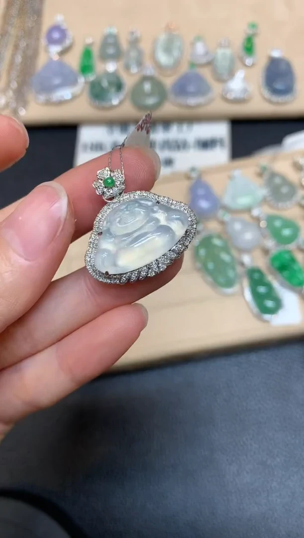 【闪购商品】翡翠颈饰18K金镶嵌佛公【无服务费