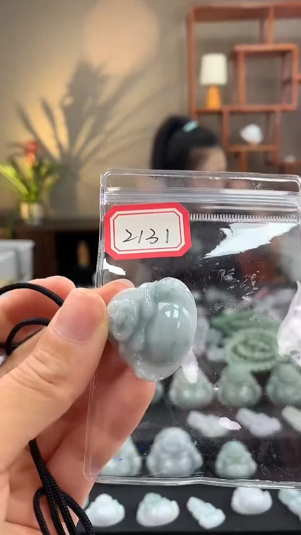 翡翠未镶嵌颈饰佛公2131