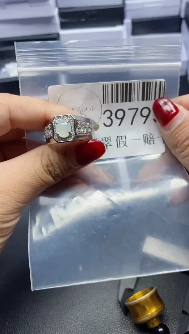 【闪购商品】翡翠吊坠(不含链)未镶嵌39793