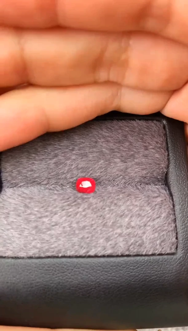 未镶嵌裸石定制尖晶石枕型 红绝地 0.63ct