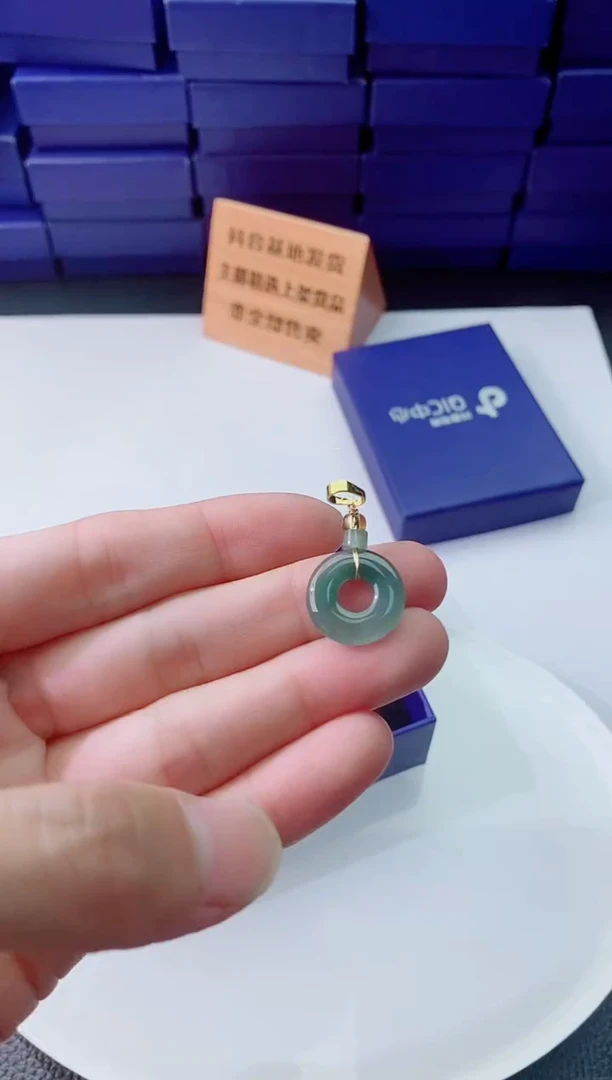 翡翠未镶嵌颈饰