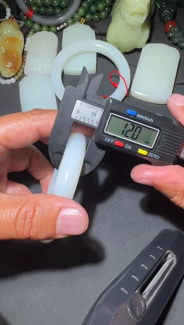 未镶嵌和田玉（糖玉）车挂和田玉