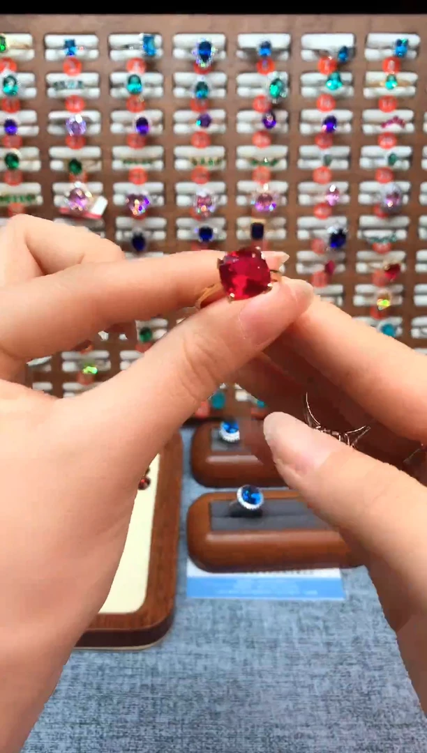 银S925镶嵌戒指红宝石....