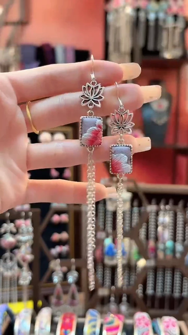 织绣云织谣民族风精美饰品  71