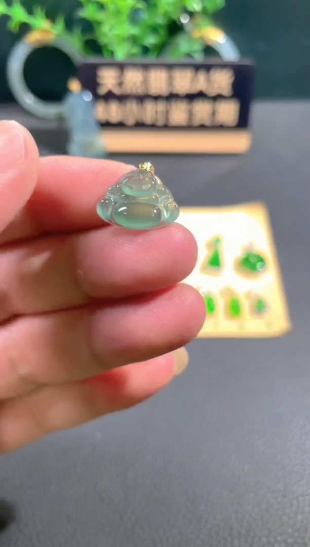 翡翠18K金镶嵌颈饰翡翠