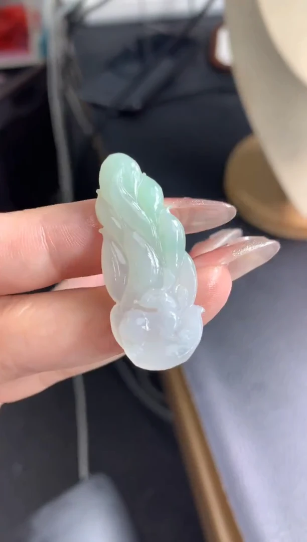 定制翡翠未镶嵌九尾狐