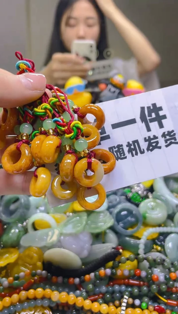 翡翠未镶嵌颈饰一单一个多样性随机发一件