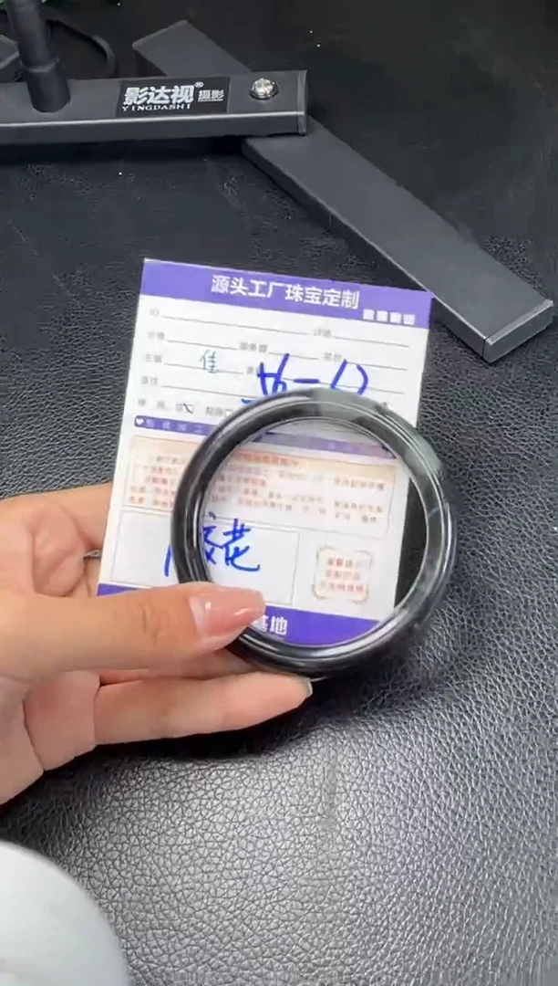 颈饰未镶嵌和田玉书手镯发一件