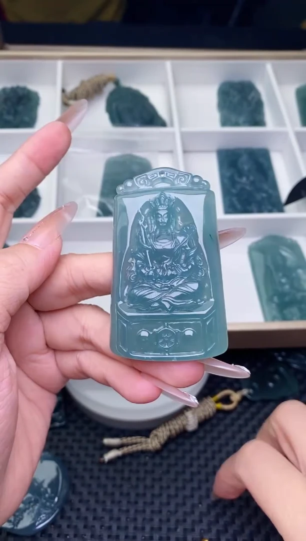 翡翠未镶嵌颈饰