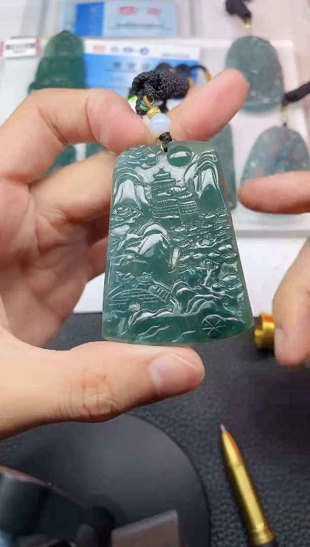 颈饰未镶嵌翡翠