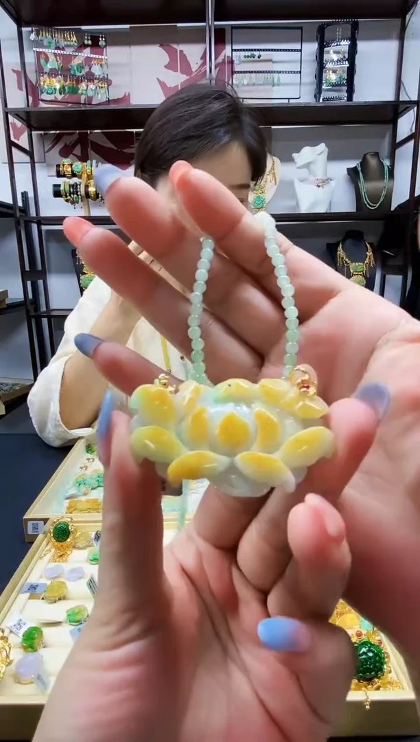 颈饰未镶嵌翡翠吊坠