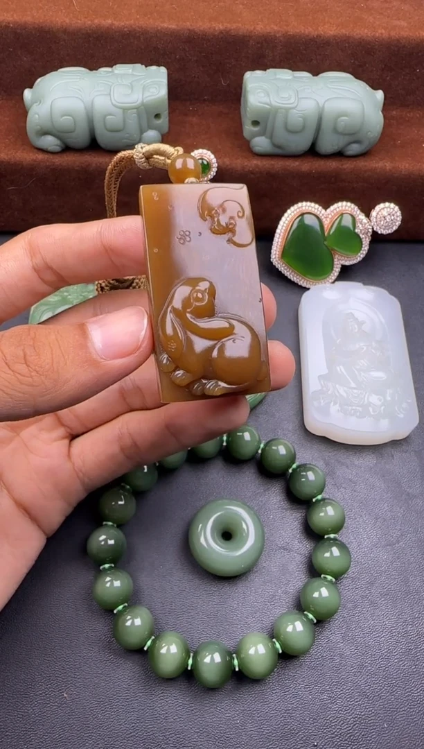 未镶嵌和田玉挂件和田玉挂件