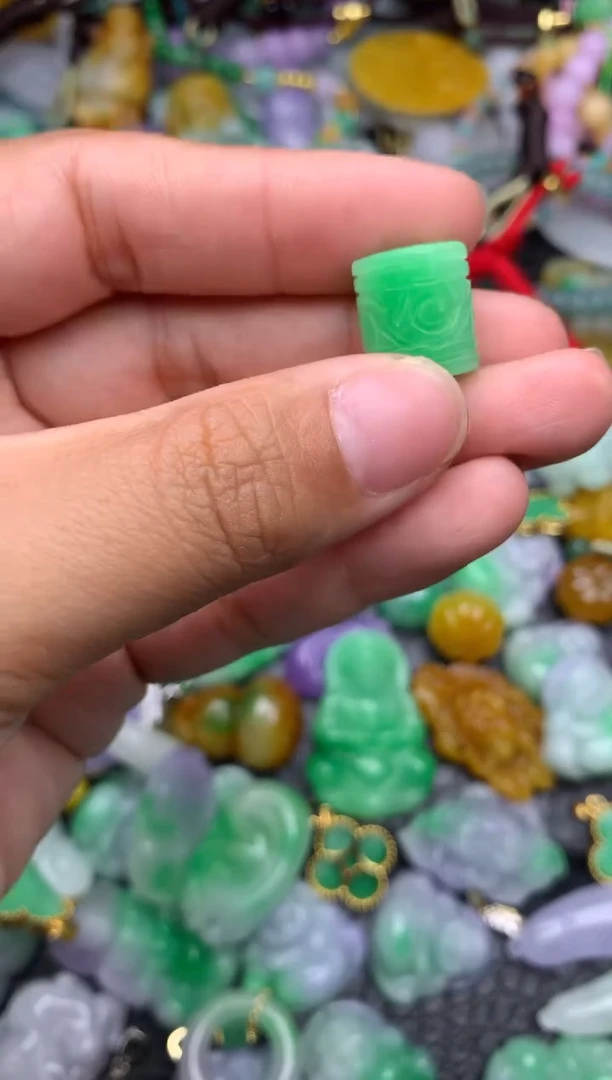 颈饰未镶嵌翡翠缅甸翡翠吊坠