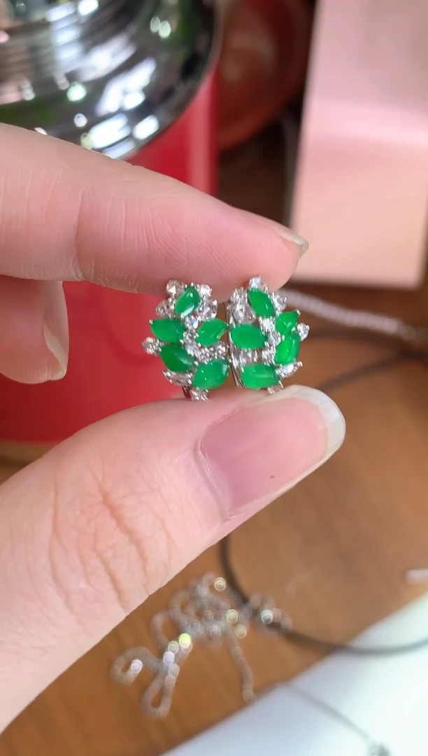 翡翠18K金镶嵌耳饰绿随形耳包