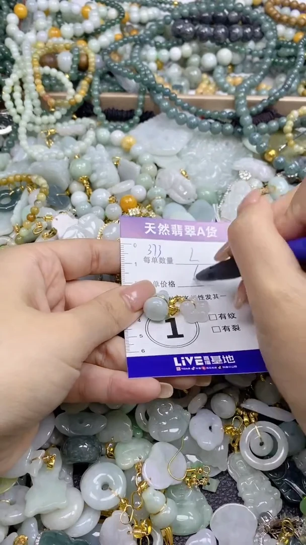 翡翠未镶嵌颈饰天然翡翠A货吊坠批量多样性发其一