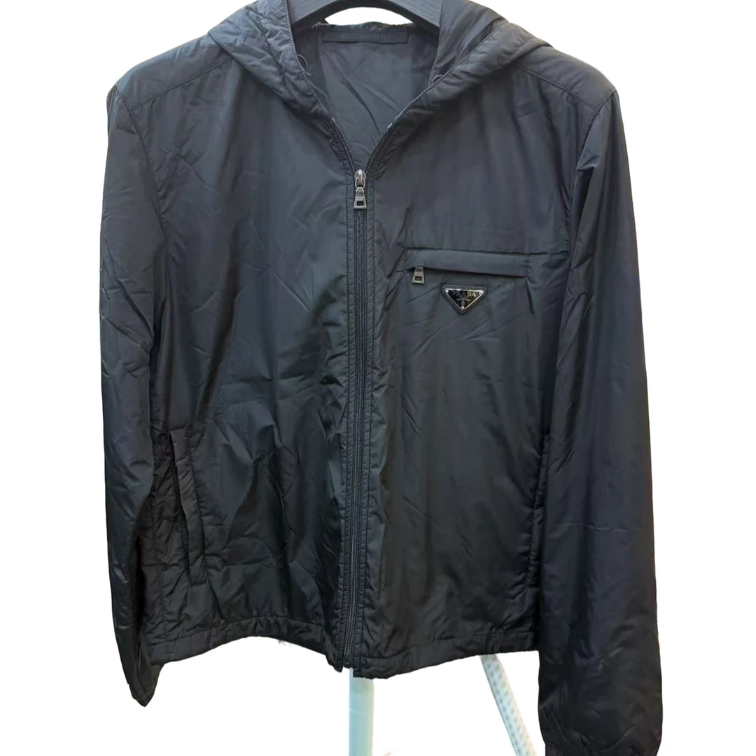 99新 Prada/普拉达 Prada胸前三角钢标外套/XL码/99新
