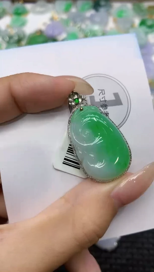 颈饰18K金镶嵌翡翠111111111111