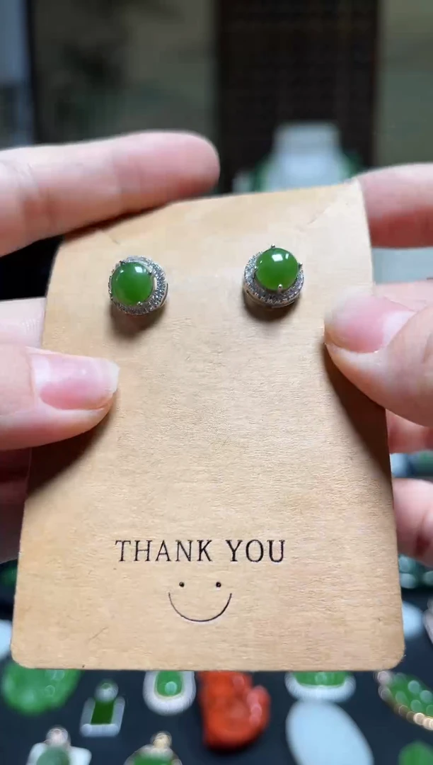 颈饰银S925镶嵌和田玉阳绿蛋面耳钉一对