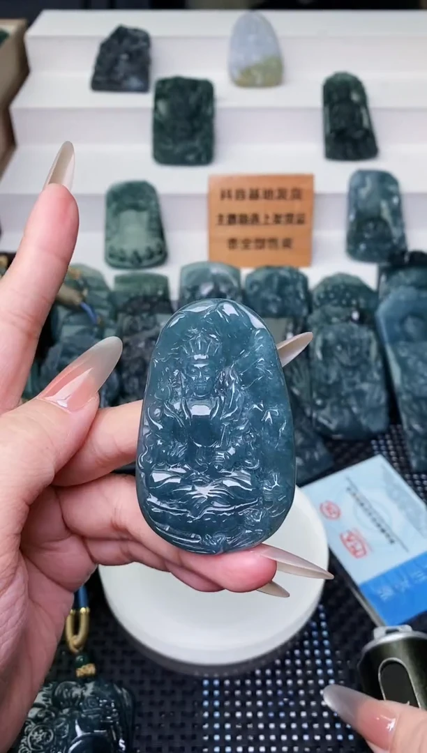 颈饰未镶嵌翡翠